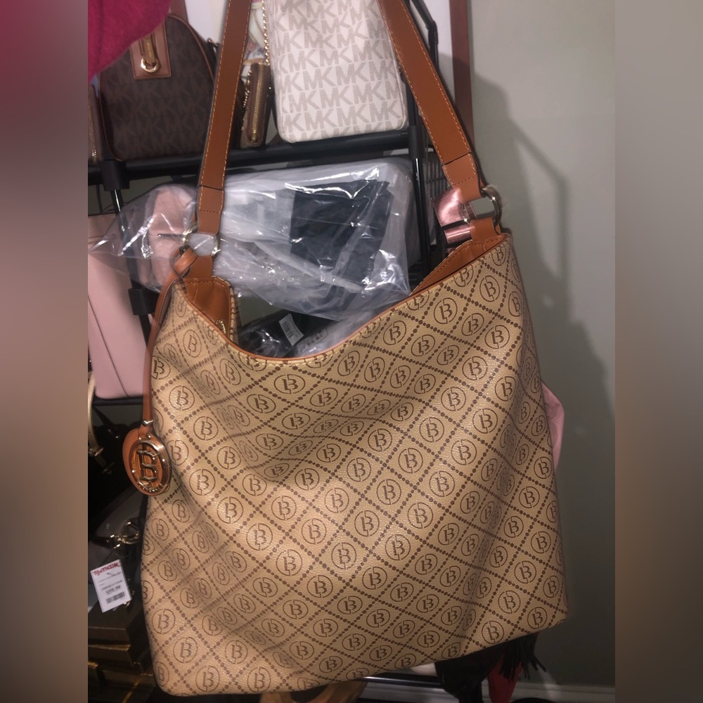 Bostanten leather hobo shoulder bag. NWOT.